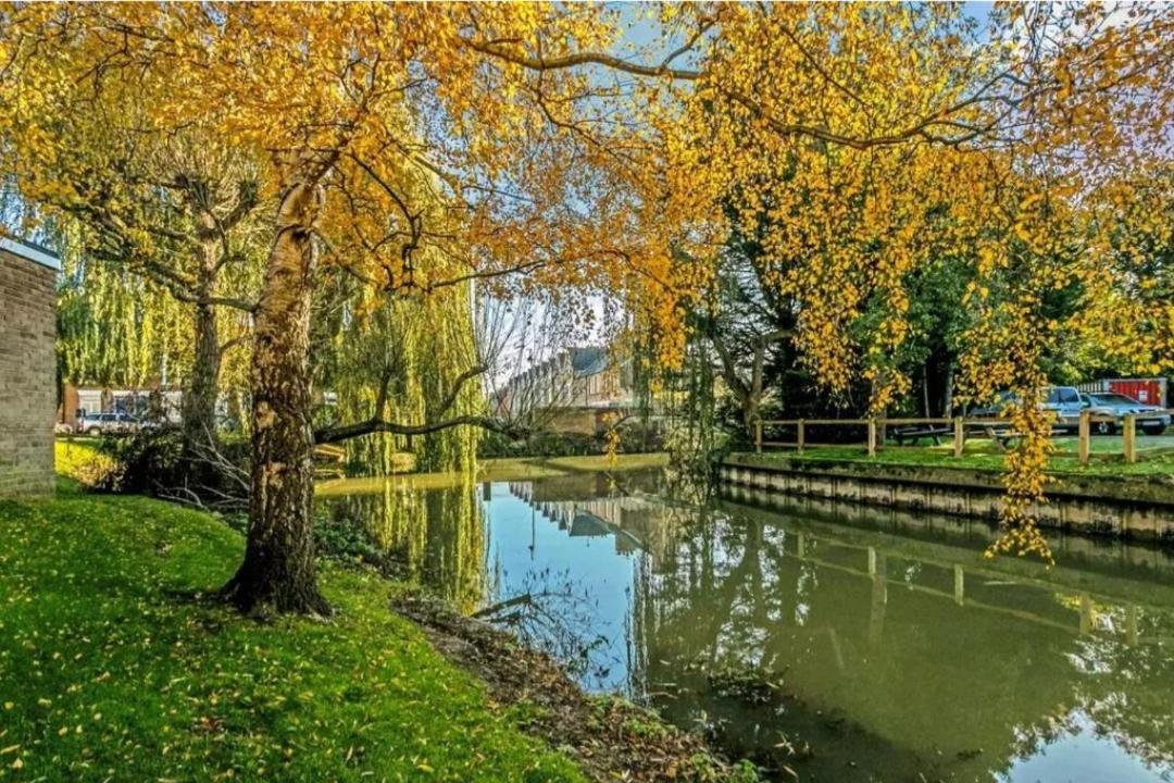 Riverside Apartment Oxford Exterior foto